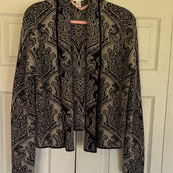 Chico's Black and Gray metallic shimmer Patterned Cardigan size 1 - Picture 4 of 9